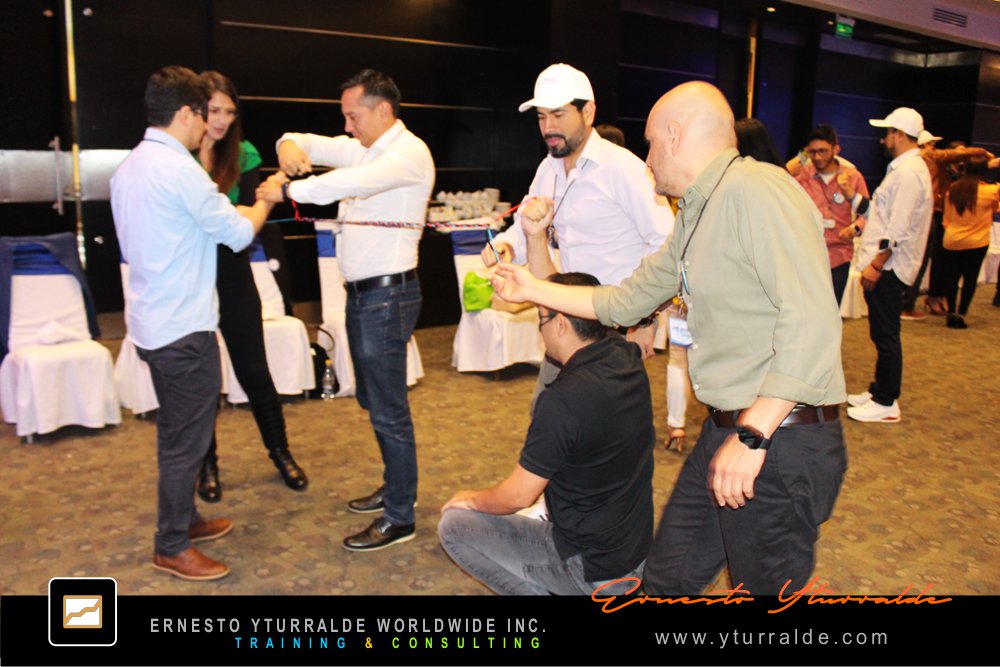 Ejercicios de confianza y colaboración en equipos diversos